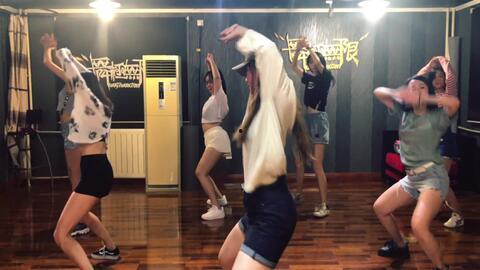 抖音最火舞蹈视频教学,跟随热门舞步，轻松学会热门舞姿