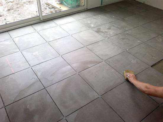 地板砖湿铺法视频,轻松掌握家居装修新技能