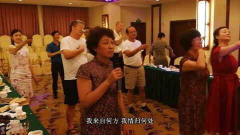 同学聚会的视频播放,重温青春记忆